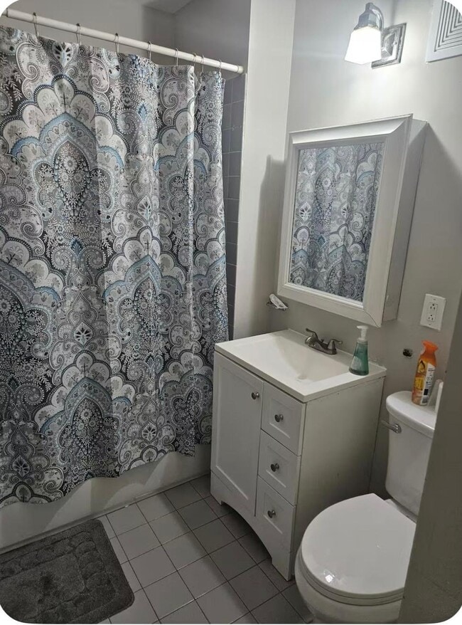 Building Photo - 305 E Mt Eden Ave