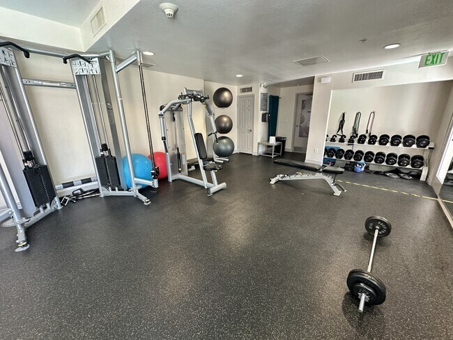 Building Photo - 1240 India St