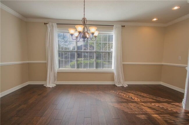 Building Photo - 2 Oak Ridge Ln