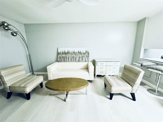 Building Photo - 6410 Neff St