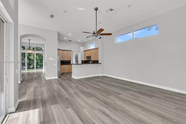 Building Photo - 558 NW 118th Ave