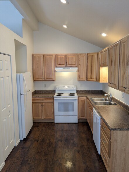 Kitchen - 1651 N 15th St