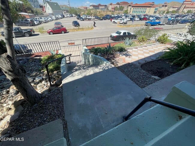 Building Photo - 1518 Lawton Dr