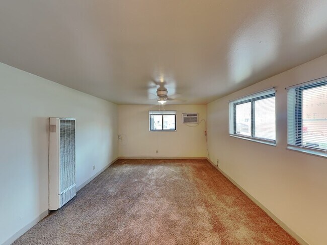 Building Photo - 107 E 16th Ave