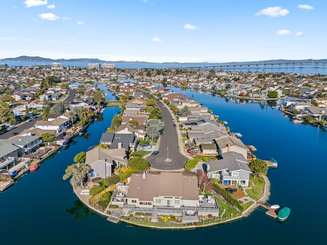 Building Photo - Serene Waterfront Home in Foster City