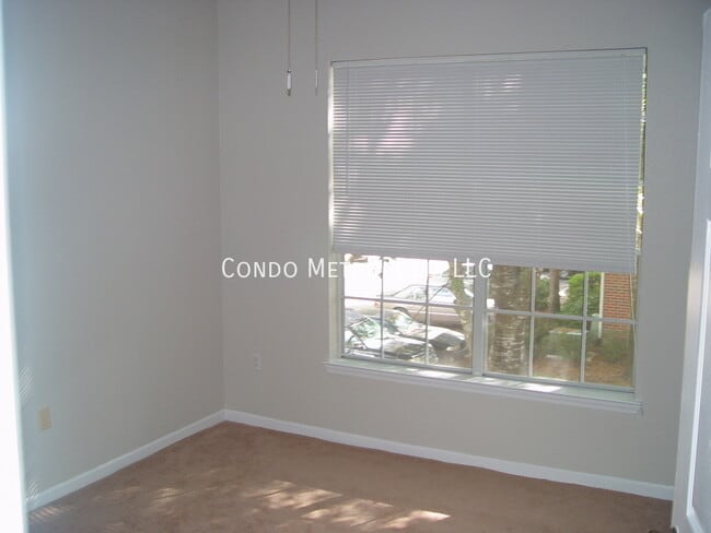 Building Photo - 8300 Elm Park Dr