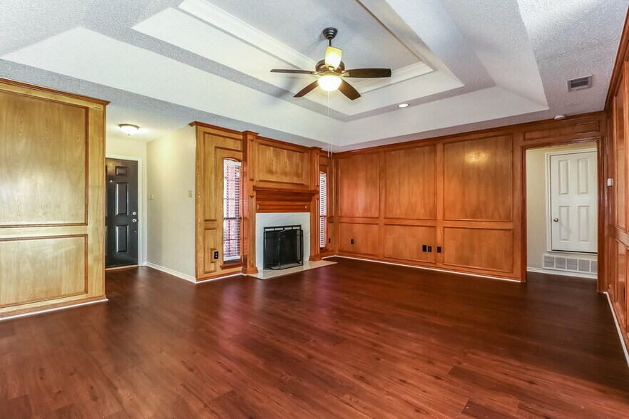 Building Photo - 7933 Clear Brook Cir