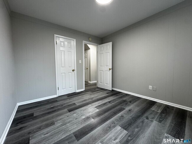 Building Photo - 45-51-51 Cowles St