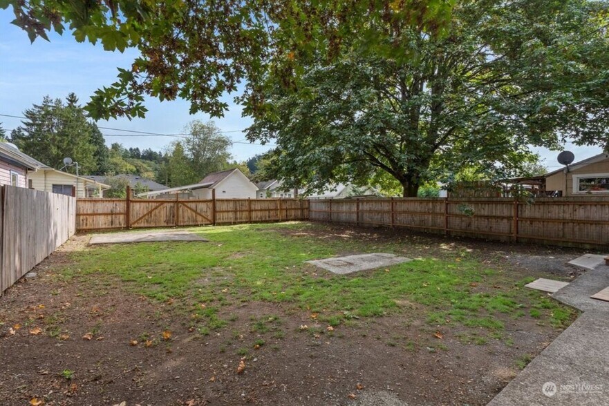 Building Photo - 114 N Gold St