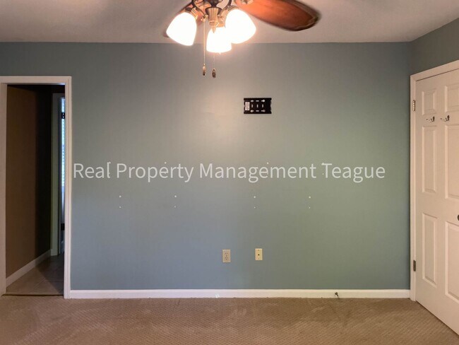 Building Photo - Beautiful Single Family Home