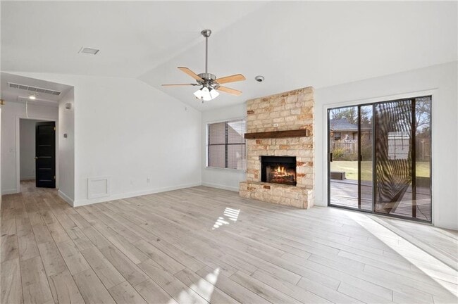 Building Photo - 1307 Daytona Dr