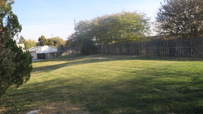 Building Photo - 13807 Greenfield Rd
