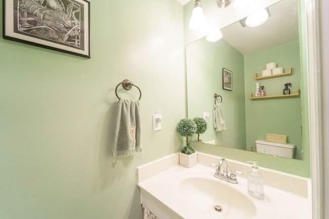Building Photo - This 3 Bed 2.5 Bath Burke, VA Townhome is a Must See!