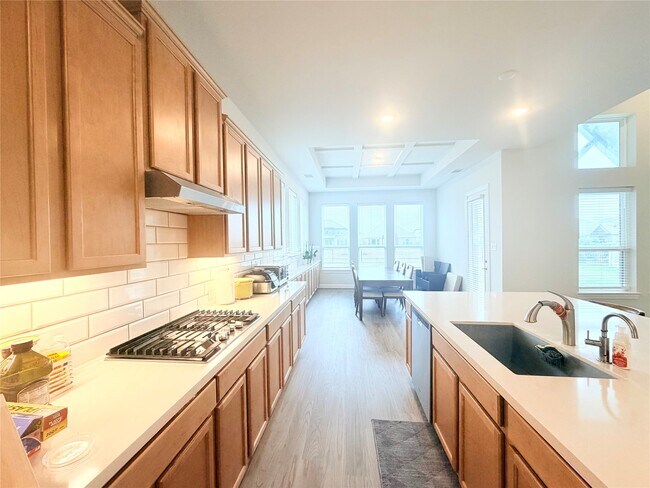 Building Photo - 6610 Lake Oasis Dr