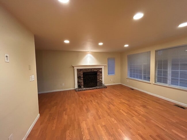 Building Photo - 5952 Longdin Rd