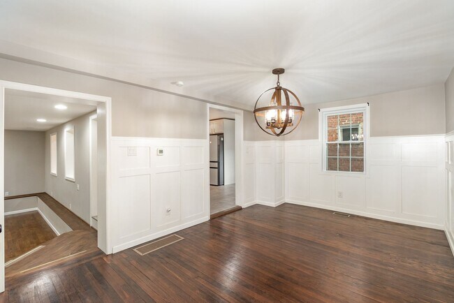 Building Photo - 4 Bedroom home in historic downtown Carlis...