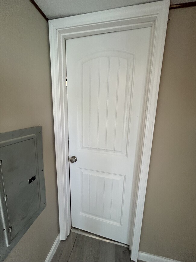 Building Photo - 405 Debby St