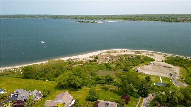 Building Photo - 501 Sandy Point Ave