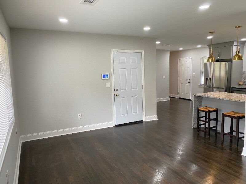 Building Photo - 2778 Delowe Dr