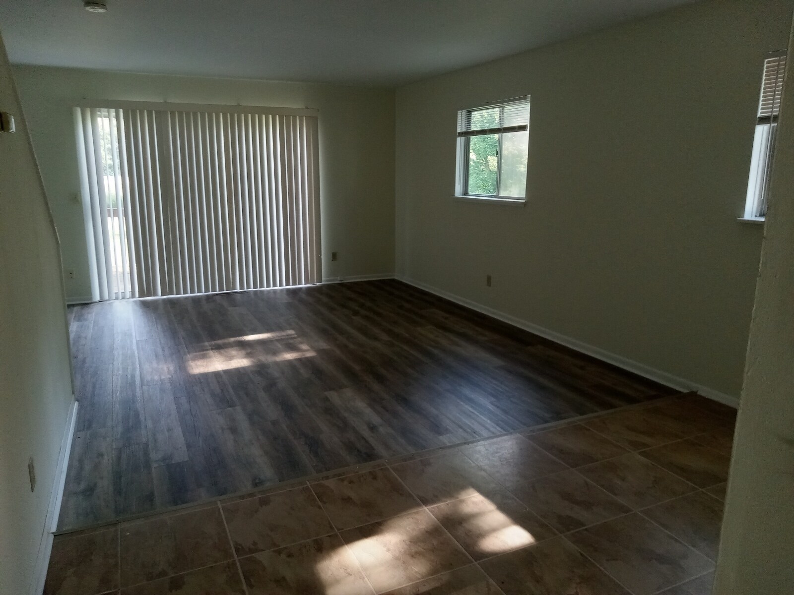 Building Photo - 1649 Greencrest Ave
