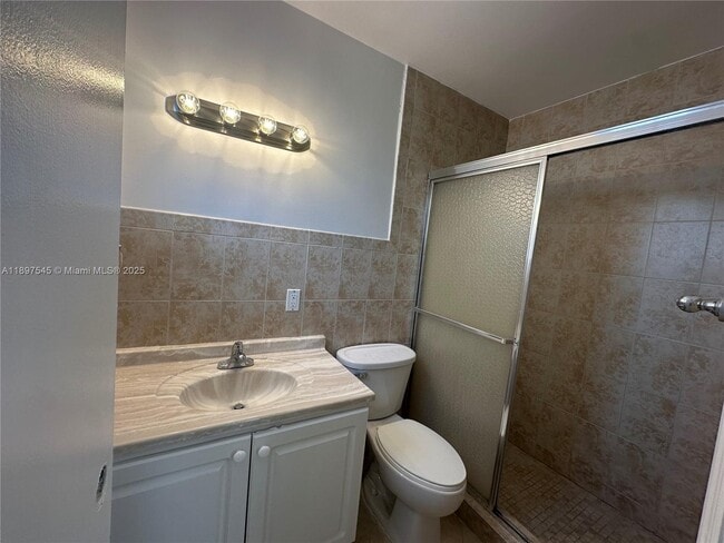 Building Photo - 6910 Bay Dr