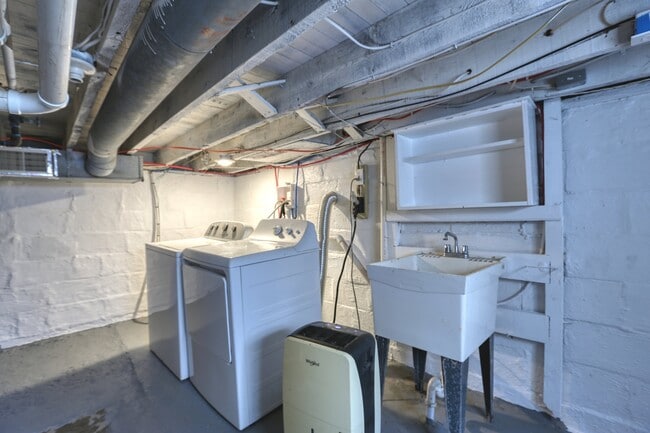Building Photo - 119 Semmens St