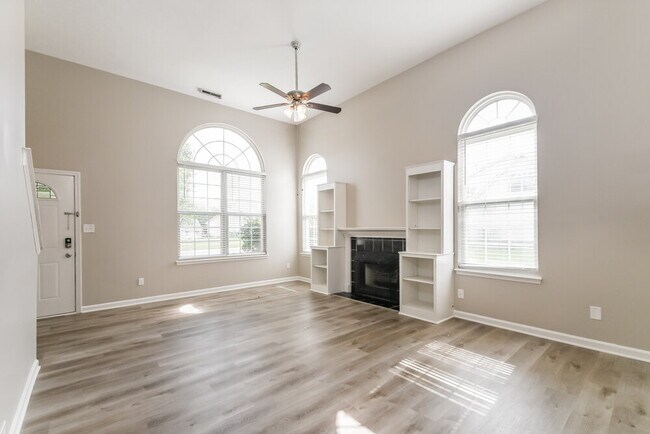 Building Photo - 17124 Rushmore Dr