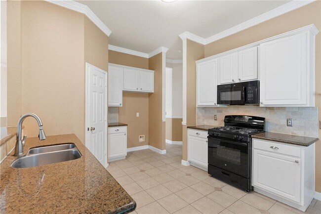 Building Photo - 10115 Willow Crossing Dr
