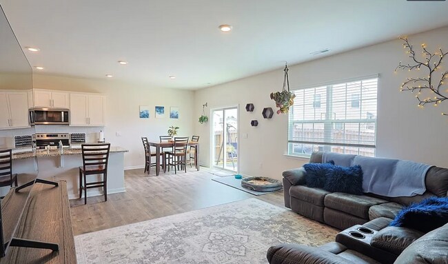 Building Photo - Beautiful 5 Bedroom, 3 Bath Home- New to Rental Market- Short Commute to Ft. Bragg
