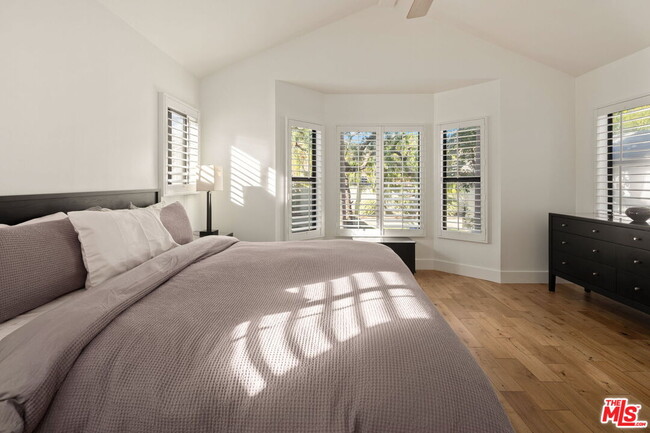 Building Photo - 6521 W 81st St