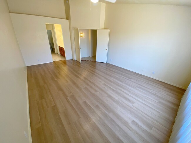 Building Photo - Corner Lot Property 3 bedroom 2 Bath