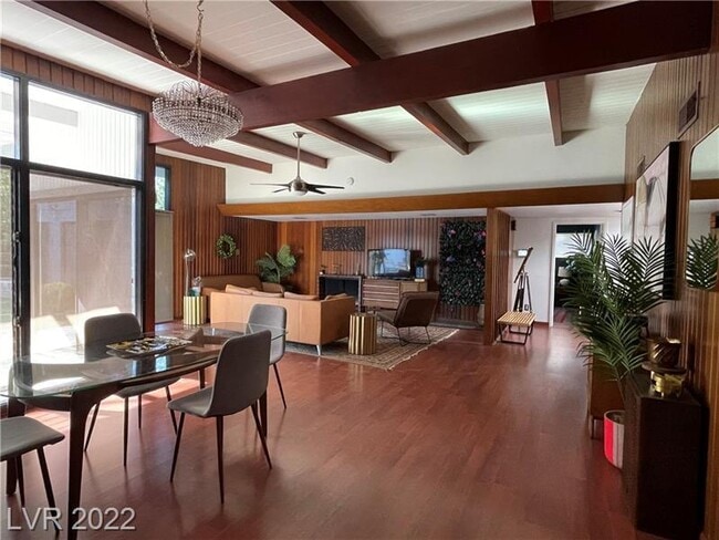 Building Photo - FULLY FURNISHED! & Recently renovated mid-term in downtown - close to arts district