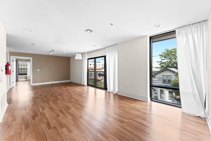 Primary Photo - 125 70th St