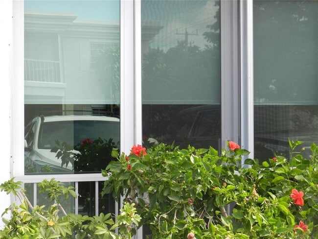 Building Photo - 6307 Bay Club Dr