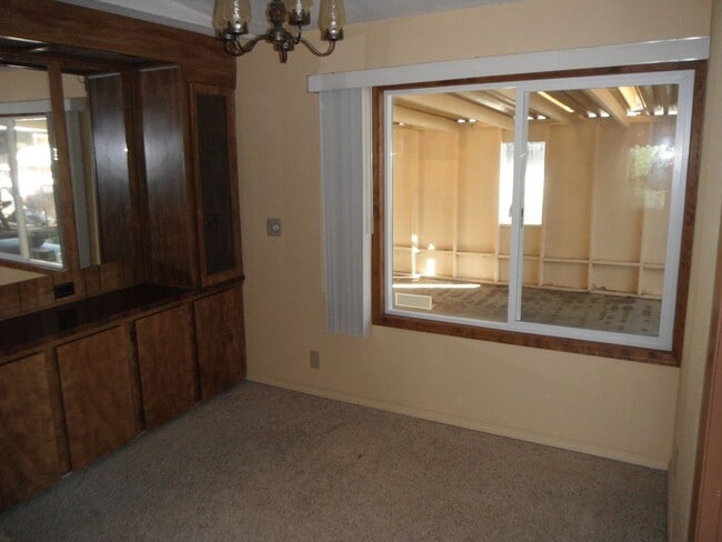 Building Photo - 710 Siano Loop