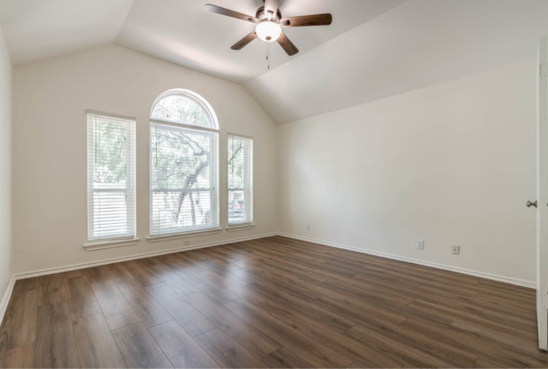 Building Photo - 15718 Knollrun