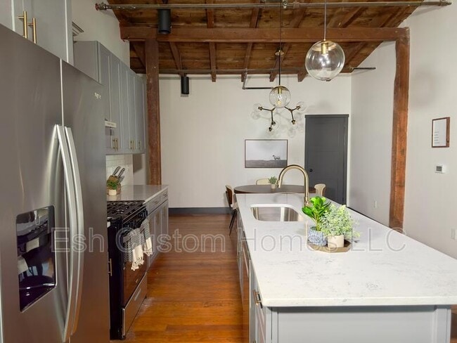 Building Photo - 437 W Grant St