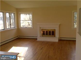 Building Photo - 1379 N River Rd