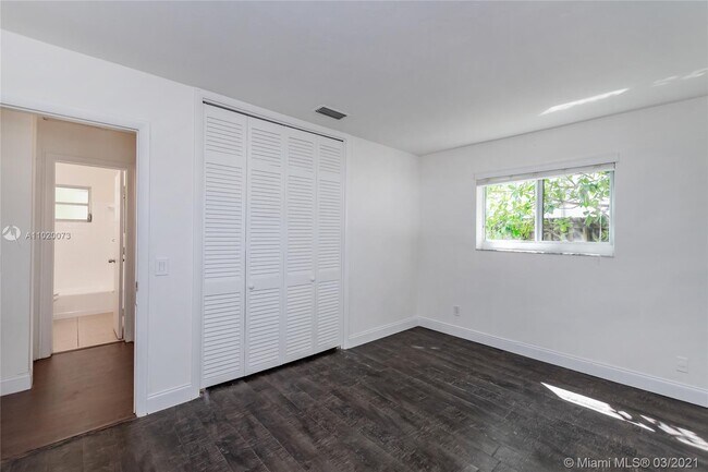 Building Photo - 4500 SW 42nd Ter