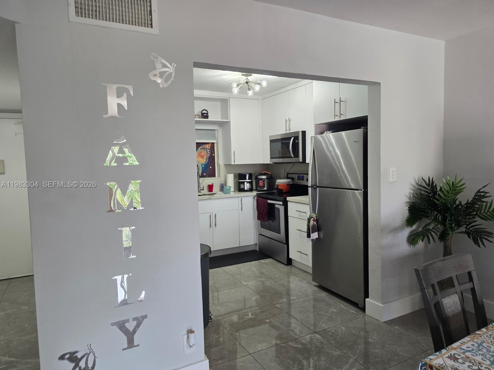 Building Photo - 13715 Kendale Lakes Cir