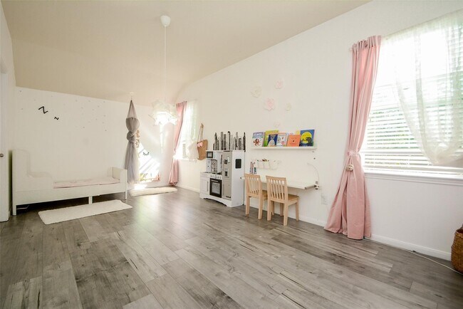 Building Photo - 10 Tealight Pl