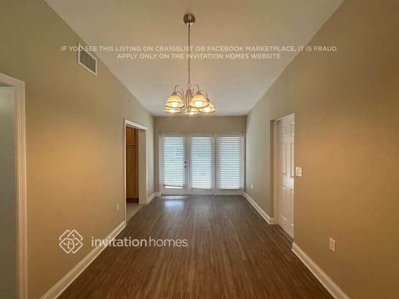 Building Photo - 3621 Sutton Dr