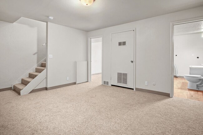 Building Photo - Townhomes at Mountain Ridge