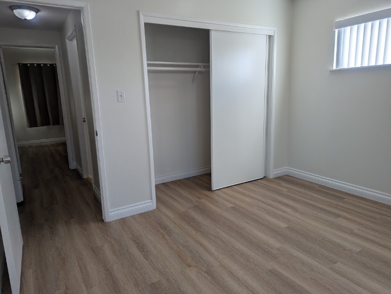 Building Photo - 216 Melrose Dr