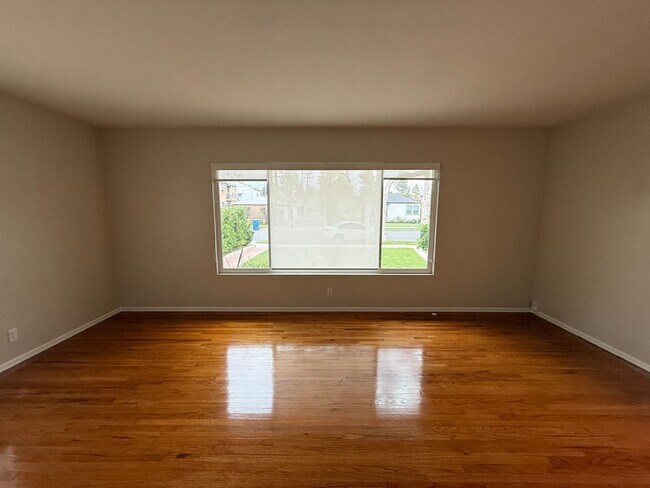 Building Photo - Beautiful Home in a Lovely Neighborhood! Available Spacious 2 Bedroom and Two Bathroom!