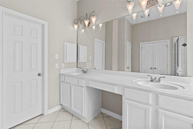 Building Photo - 12058 Miramar Shores Dr
