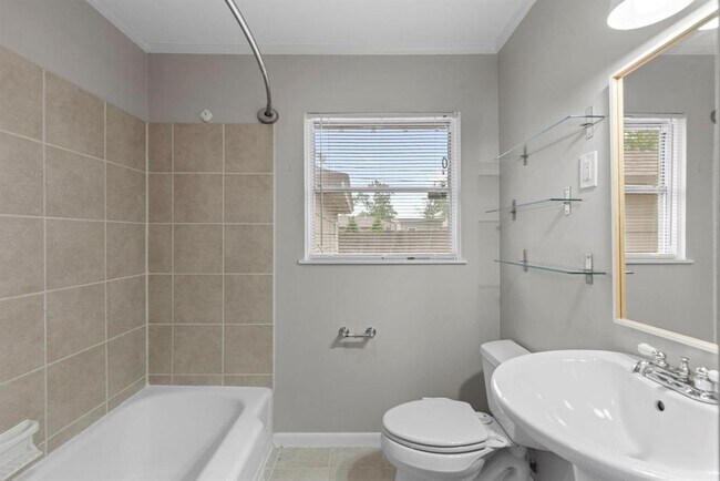 Building Photo - 2122 Althea Dr