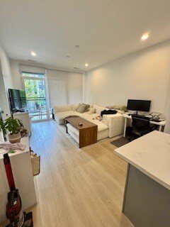 Building Photo - 3355 N Southport Ave