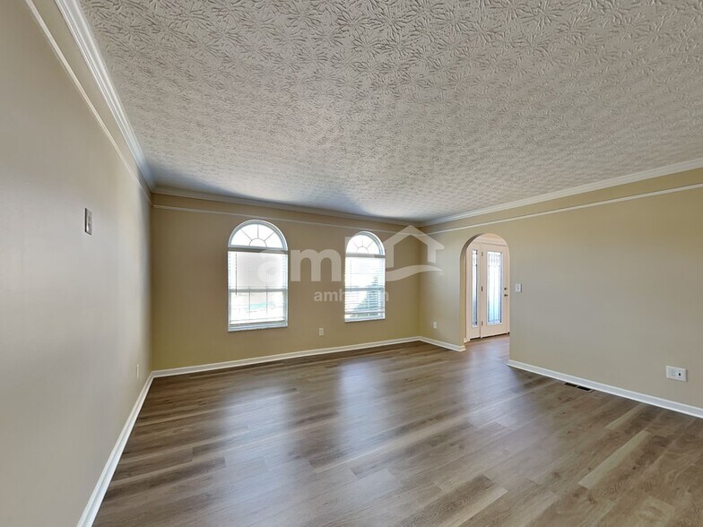 Building Photo - 80 Simsbury Ct