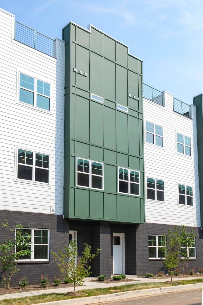 Building Photo - 1405 Napoleon St